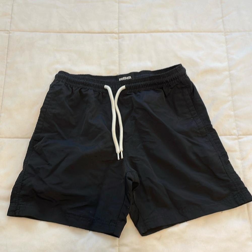 RSQ hybrid shorts in deep black color. Men's Small. Like new condition. Sharp!